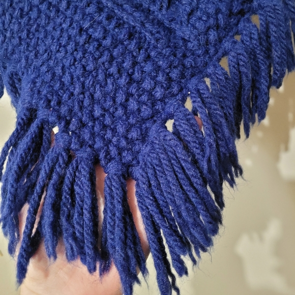 Blue vintage knitted poncho - Picture 3 of 9